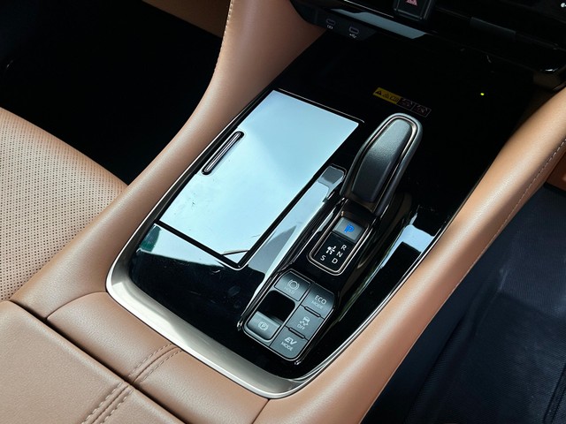 Second-hand 2024 Toyota Vellfire VIP Executive Lounge for sale in New Delhi-9