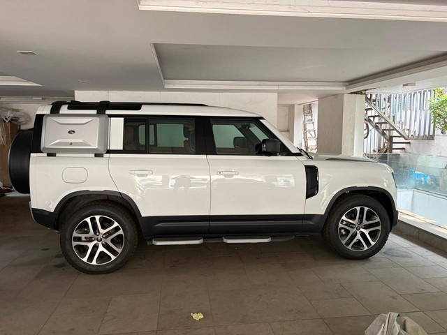 Second-hand 2024 Land Rover Defender 2.0 110 HSE for sale in New Delhi-1
