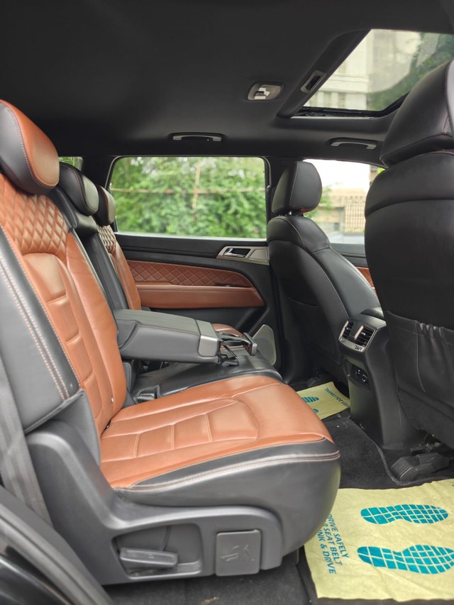 Second-hand 2021 Mahindra Alturas G4 4X2 AT for sale in Mumbai-8