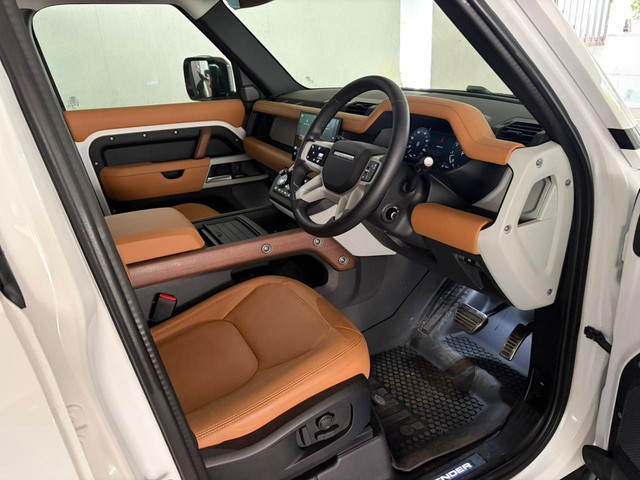 Second-hand 2024 Land Rover Defender 2.0 110 HSE for sale in New Delhi-8