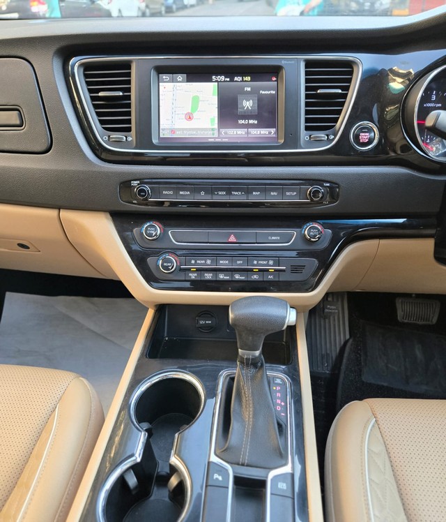 Second-hand 2022 Kia Carnival Limousine for sale in Mumbai-16