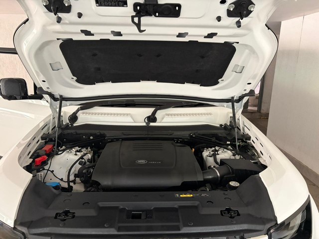 Second-hand 2024 Land Rover Defender 2.0 110 HSE for sale in New Delhi-3