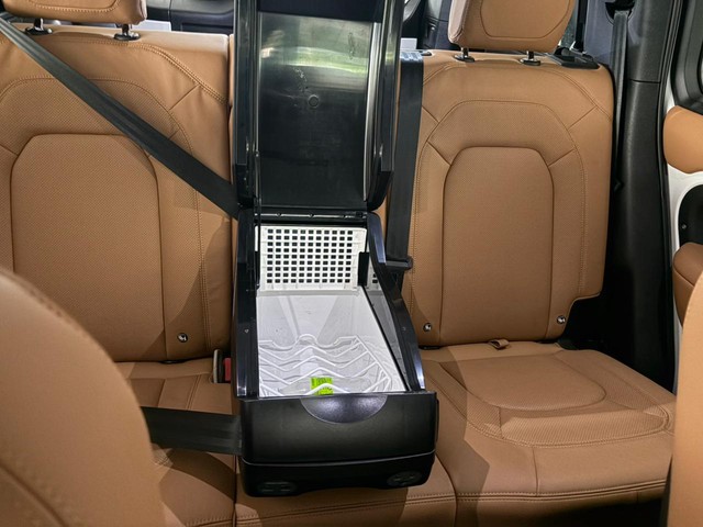 Second-hand 2024 Land Rover Defender 2.0 110 HSE for sale in New Delhi-6