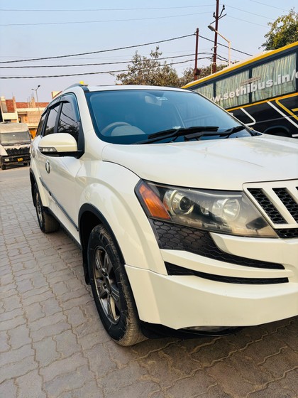 Second-hand 2015 Mahindra XUV500 R W10 FWD for sale in Lucknow