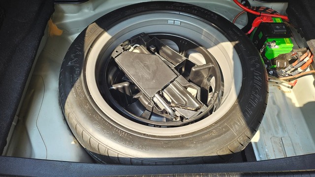 Second-hand 2016 Mercedes-Benz E-Class E250 CDI Avantgarde for sale in Thane-30