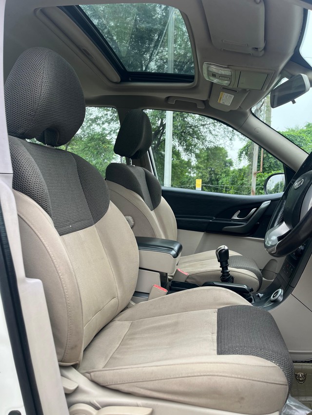 Second-hand 2018 Mahindra XUV500 R W10 FWD for sale in Ahmedabad-13