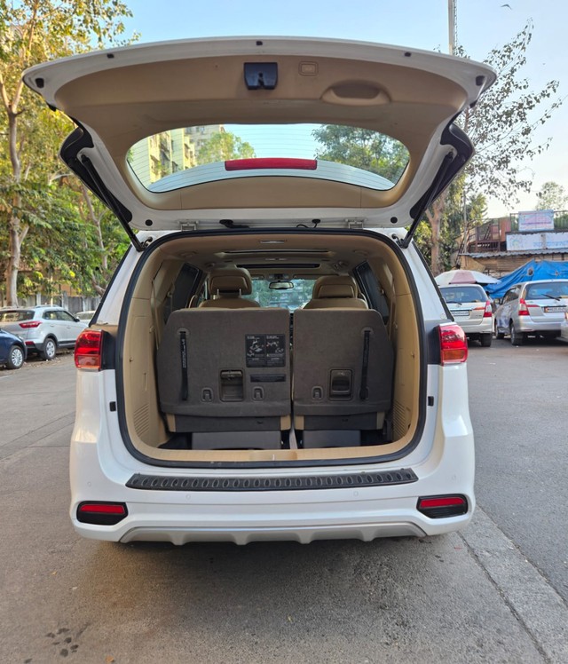 Second-hand 2022 Kia Carnival Limousine for sale in Mumbai-19