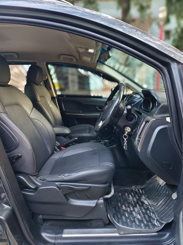 Second-hand 2017 Tata Hexa XM for sale in Mumbai-13