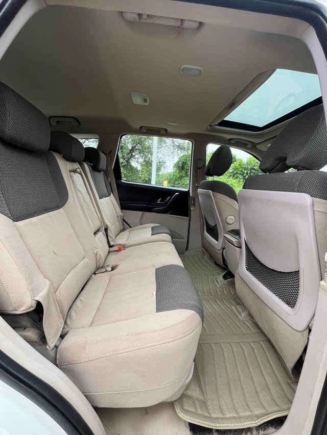 Second-hand 2018 Mahindra XUV500 R W10 FWD for sale in Ahmedabad-12