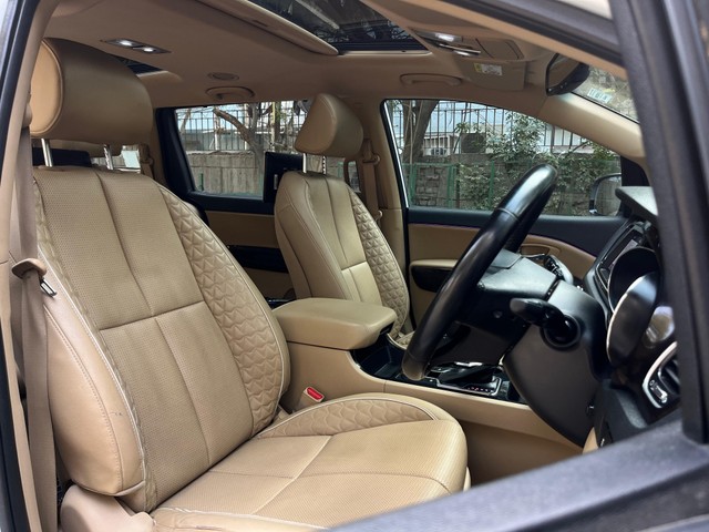 Second-hand 2022 Kia Carnival Limousine Plus for sale in New Delhi-12