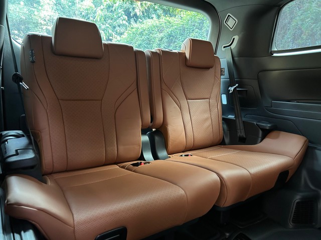 Second-hand 2024 Toyota Vellfire VIP Executive Lounge for sale in New Delhi-19