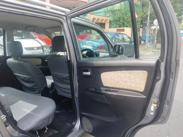 Second-hand 2017 Maruti Wagon R AMT VXI for sale in Kolkata-12