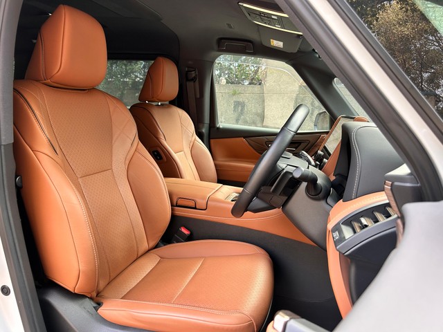 Second-hand 2024 Toyota Vellfire VIP Executive Lounge for sale in New Delhi-11