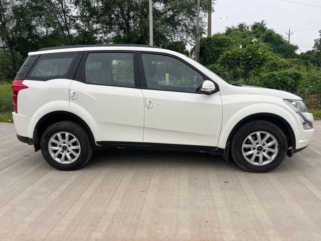 Second-hand 2018 Mahindra XUV500 R W10 FWD for sale in Ahmedabad-1