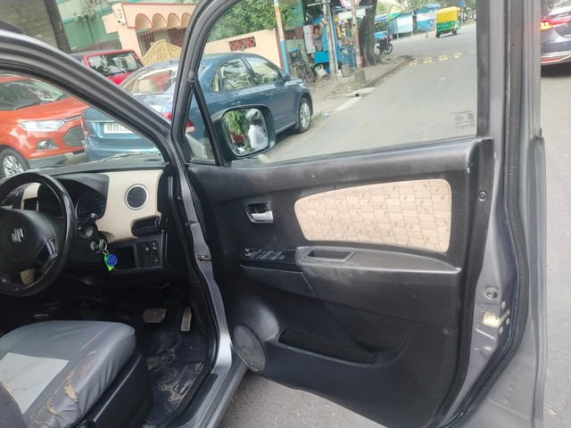 Second-hand 2017 Maruti Wagon R AMT VXI for sale in Kolkata-9