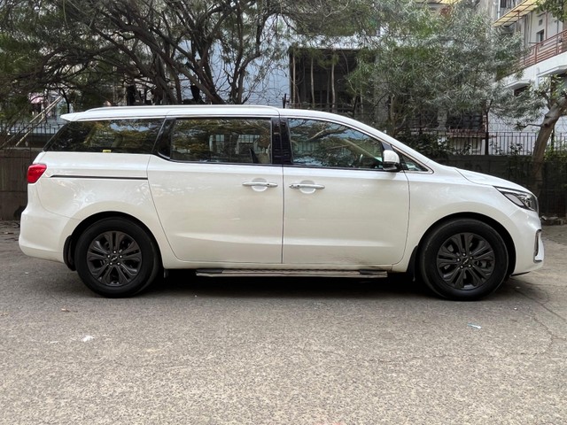 Second-hand 2022 Kia Carnival Limousine Plus for sale in New Delhi-1