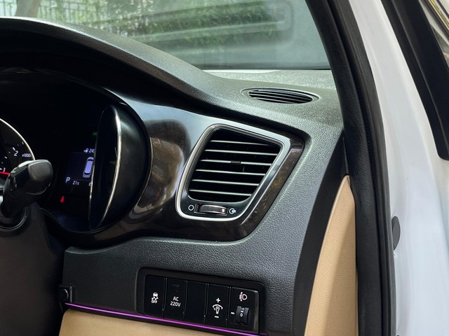 Second-hand 2022 Kia Carnival Limousine Plus for sale in New Delhi-7