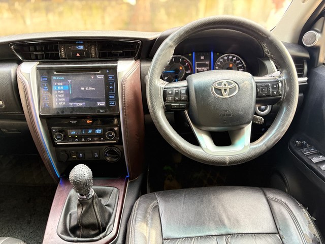 Second-hand 2017 Toyota Fortuner 2.8 4WD MT BSIV for sale in Lucknow-11