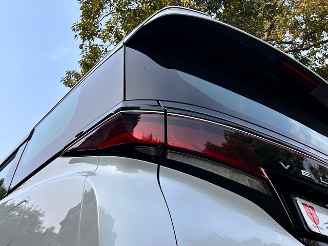 Second-hand 2024 Toyota Vellfire VIP Executive Lounge for sale in New Delhi-23