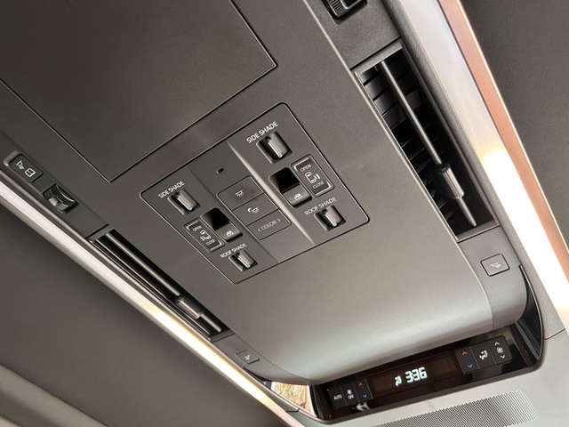 Second-hand 2024 Toyota Vellfire VIP Executive Lounge for sale in New Delhi-17