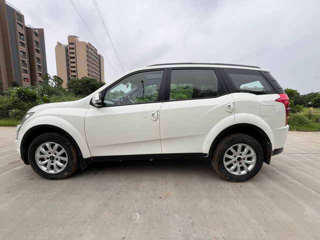 Second-hand 2018 Mahindra XUV500 R W10 FWD for sale in Ahmedabad-3