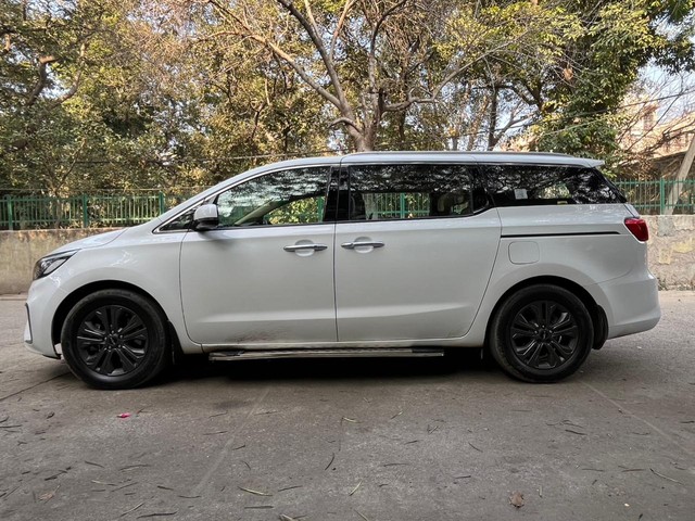 Second-hand 2022 Kia Carnival Limousine Plus for sale in New Delhi-25