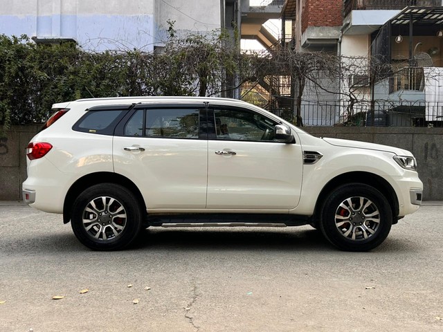 Second-hand 2021 Ford Endeavour Titanium Plus 4X2 AT for sale in New Delhi-1