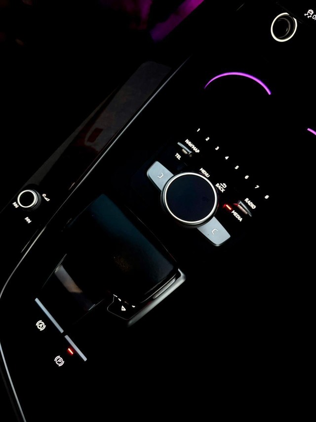 Second-hand 2018 Audi A4 35 TDI Technology for sale in Lucknow-7