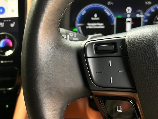 Second-hand 2024 Toyota Vellfire VIP Executive Lounge for sale in New Delhi-12