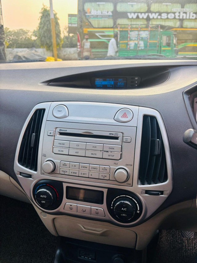 Second-hand 2011 Hyundai i20 1.2 Sportz for sale in Lucknow-8