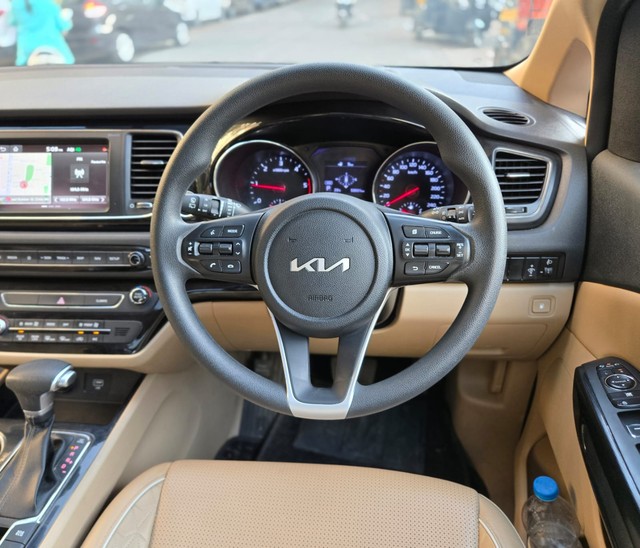 Second-hand 2022 Kia Carnival Limousine for sale in Mumbai-12