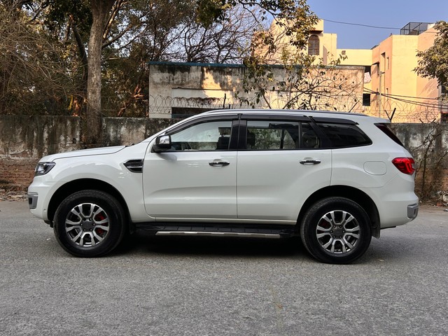 Second-hand 2021 Ford Endeavour Titanium Plus 4X2 AT for sale in New Delhi-3