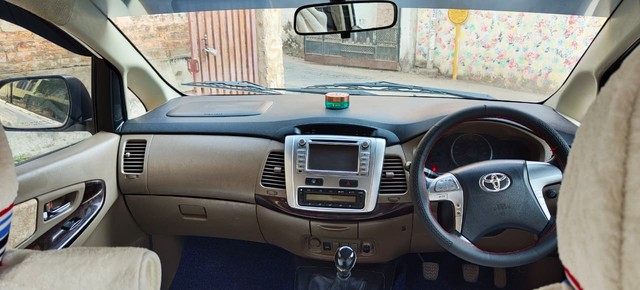 Second-hand 2015 Toyota Innova 2.5 VX (Diesel) 7 Seater for sale in Patna-3