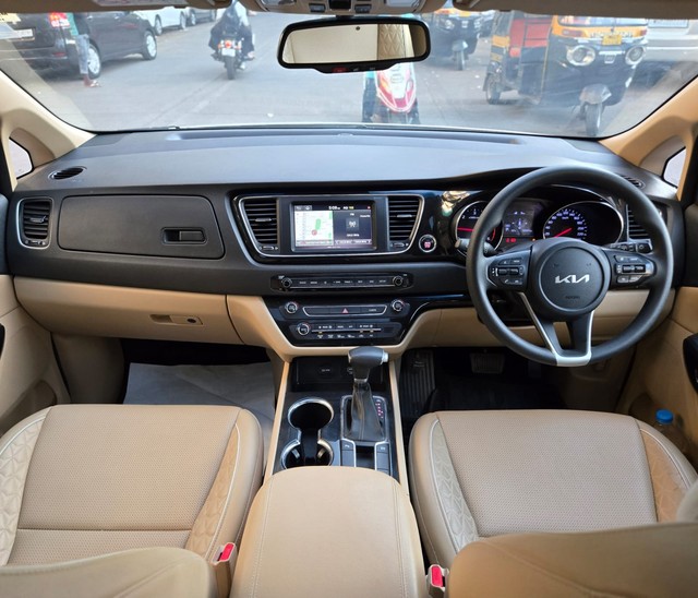Second-hand 2022 Kia Carnival Limousine for sale in Mumbai-17
