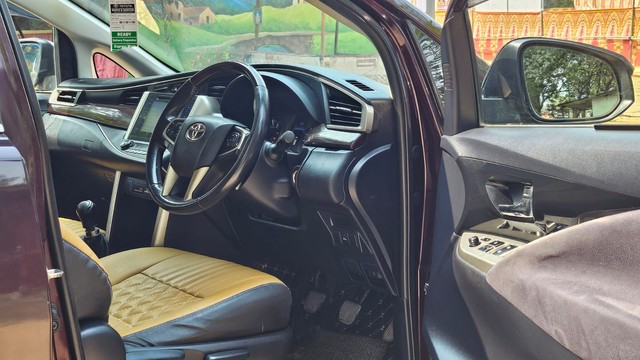 Second-hand 2018 Toyota Innova Crysta 2.4 VX MT 8S BSIV for sale in Thane-15