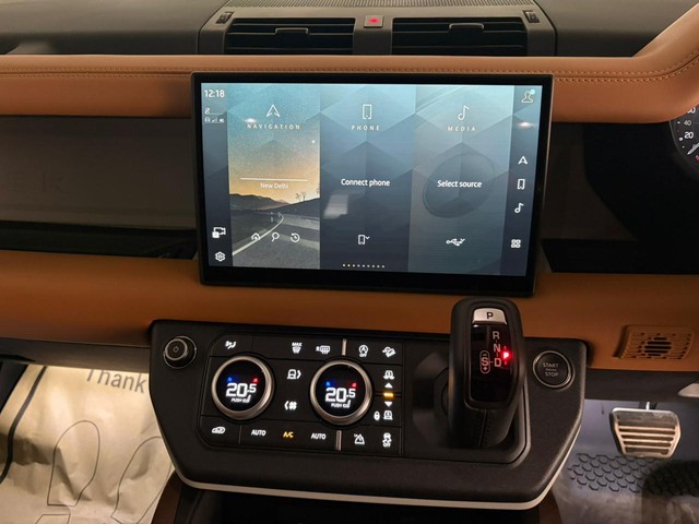 Second-hand 2024 Land Rover Defender 2.0 110 HSE for sale in New Delhi-9