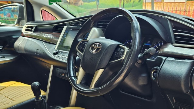 Second-hand 2018 Toyota Innova Crysta 2.4 VX MT 8S BSIV for sale in Thane-14