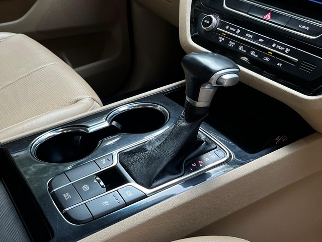 Second-hand 2022 Kia Carnival Limousine Plus for sale in New Delhi-16