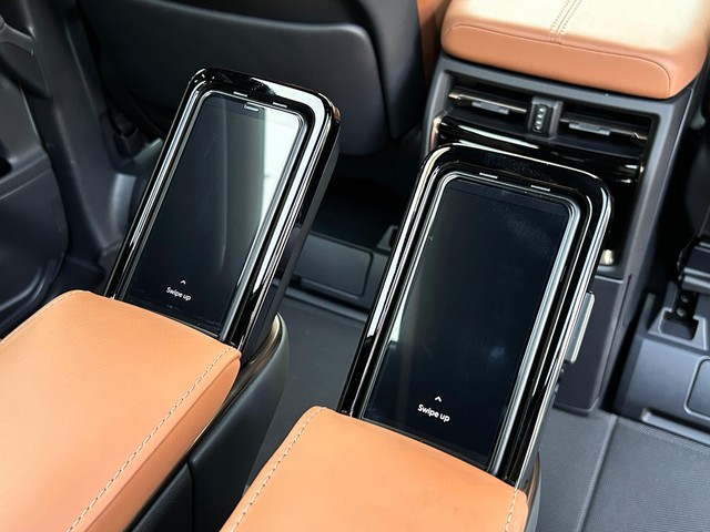 Second-hand 2024 Toyota Vellfire VIP Executive Lounge for sale in New Delhi-26