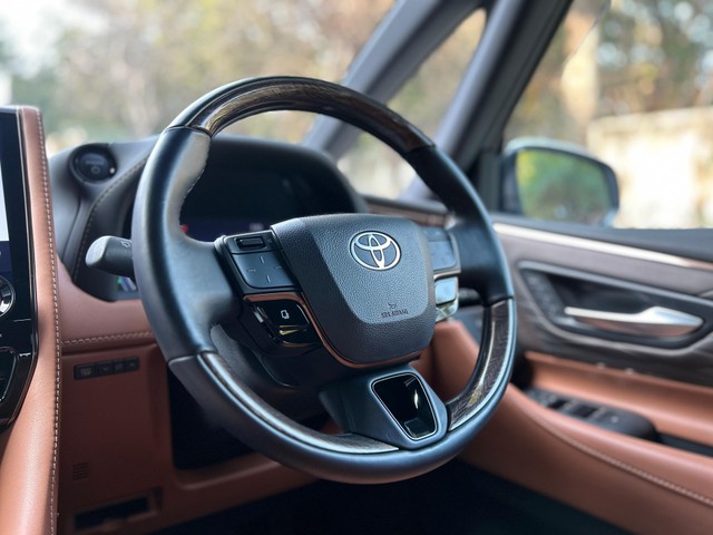 Second-hand 2024 Toyota Vellfire VIP Executive Lounge for sale in New Delhi-15