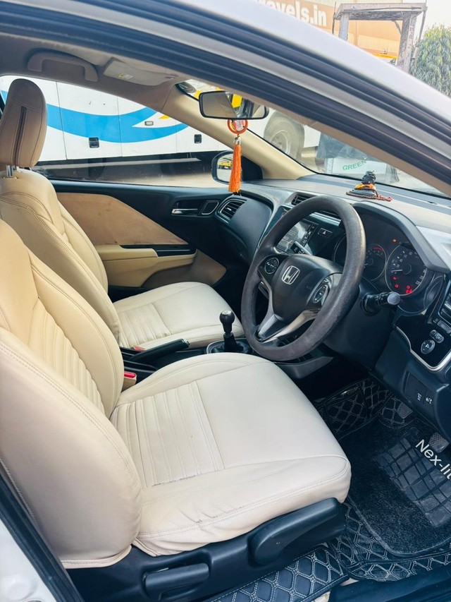 Honda City i DTec V Second-hand 2017 Honda City i DTec V for sale in Lucknow-11