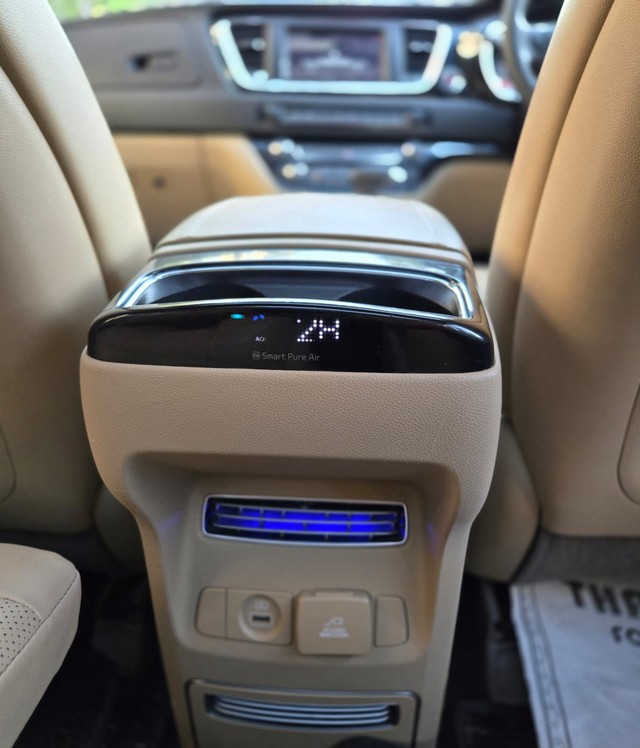 Second-hand 2022 Kia Carnival Limousine for sale in Mumbai-13