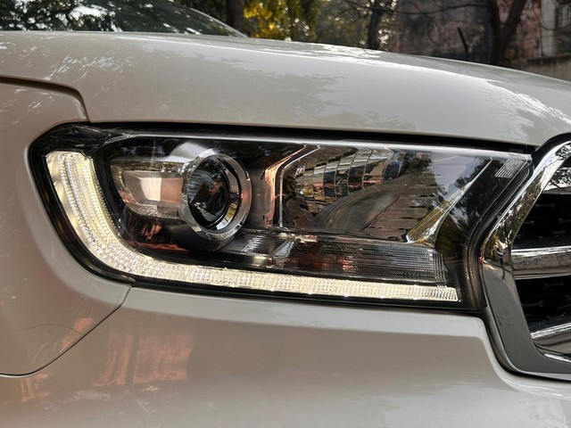 Second-hand 2019 Ford Endeavour 3.2 Titanium AT 4X4 for sale in New Delhi-19