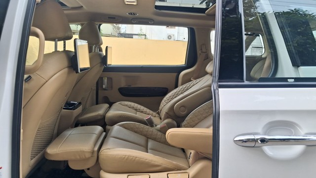 Second-hand 2021 Kia Carnival Limousine Plus for sale in Coimbatore-11