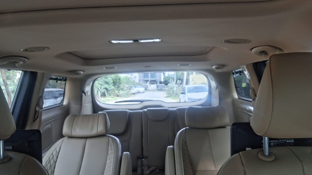 Second-hand 2021 Kia Carnival Limousine Plus for sale in Coimbatore-9