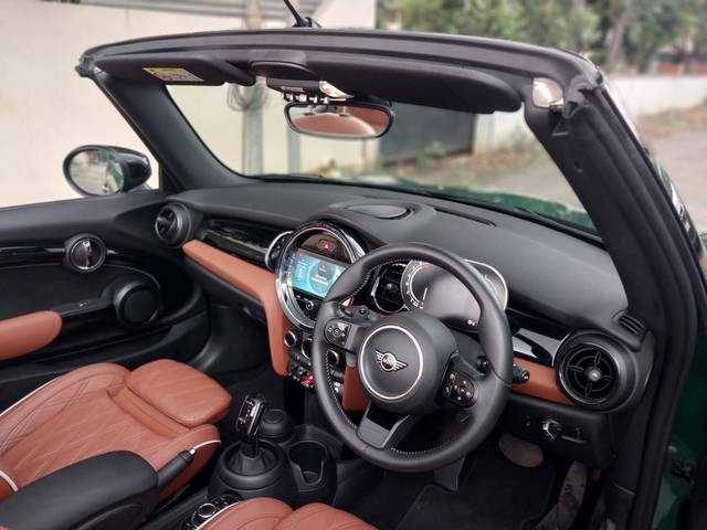 https://images10.gaadi.com/usedcar_image/AQ3A.240801.002/original/f9b4d703-9fb3-4d1c-8ea2-dd0968fc9681.jpg?imwidth=6402