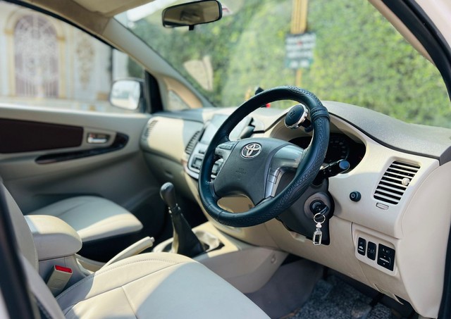 Second-hand 2014 Toyota Innova 2.5 VX (Diesel) 7 Seater BS IV for sale in Surat-13