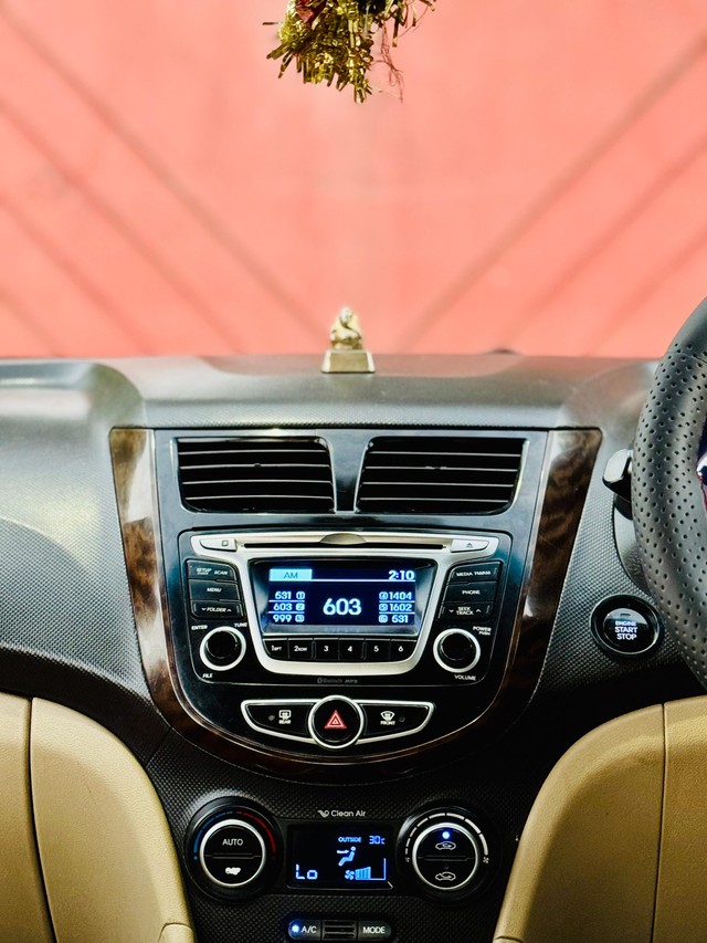 Second-hand 2015 Hyundai Verna SX CRDi AT for sale in Surat-11