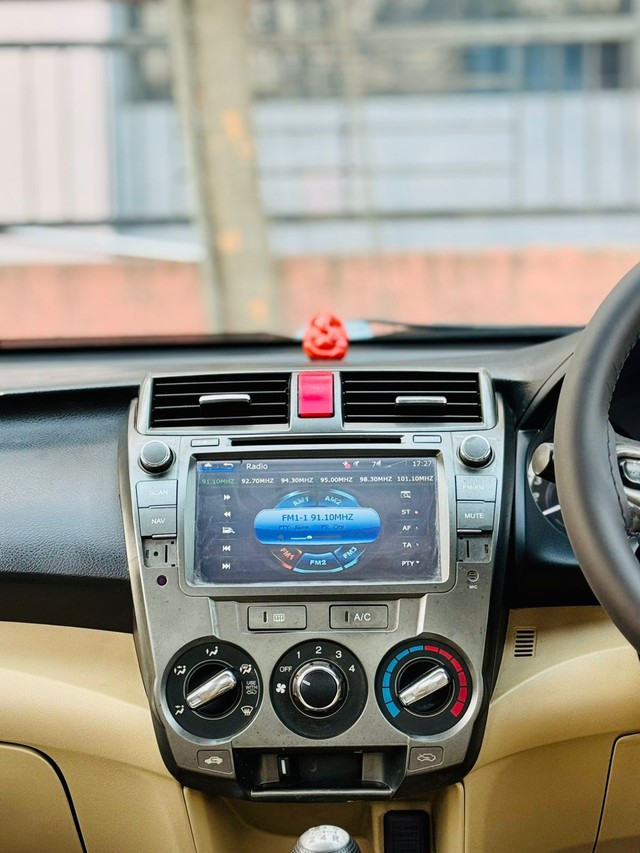 Second-hand 2013 Honda City V MT for sale in Surat-11