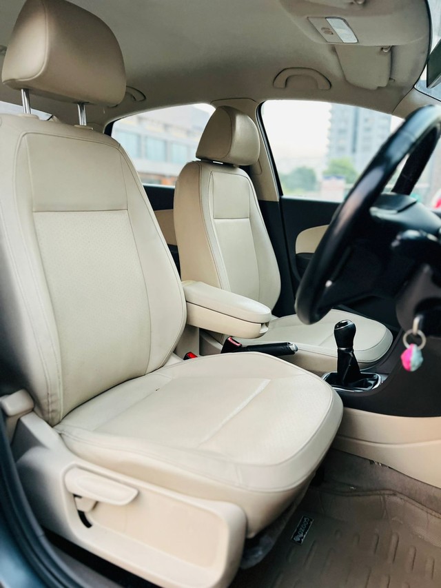 Second-hand 2013 Volkswagen Vento Petrol Highline for sale in Surat-17